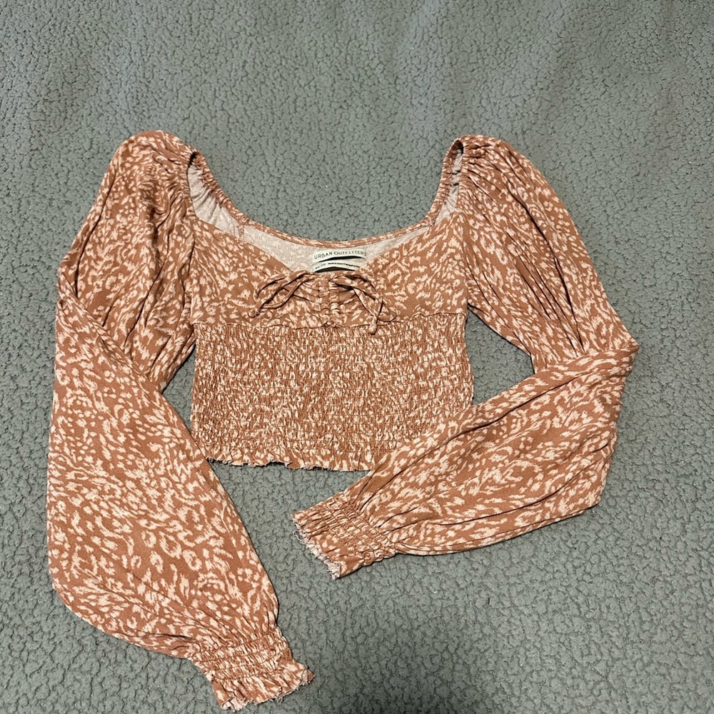 Urban Outfitters Peach/Pink Longsleeve Cropped Ruched Shirt (S)